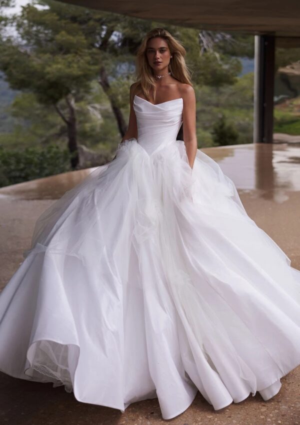 eva-lendel-deliz-love-bridal-london