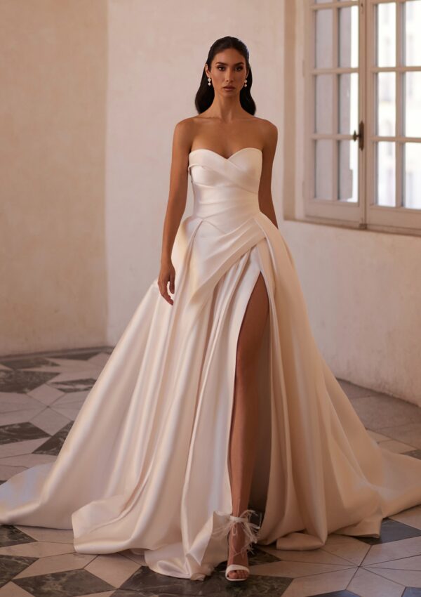 elizabeth-modern-couture-wedding-dress-a-line-leg-slit-sculpted-sweetheart-corset-bodice-bridal-gown-dominiss-couture-love-bridal-london